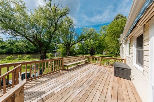 2404 River Rd, Waterford WI  53185-5071 exterior