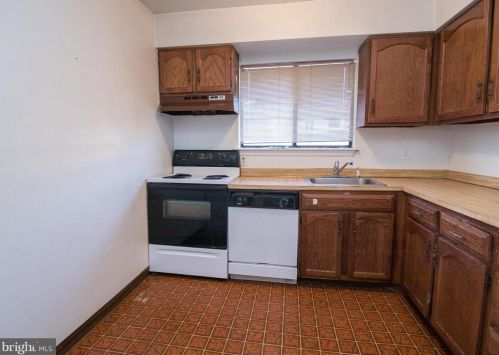 9 Cedar Creek Ct, Bear, DE 19701-1001