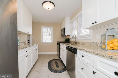 2 Robert Rd, New Castle DE  19720-3925 exterior