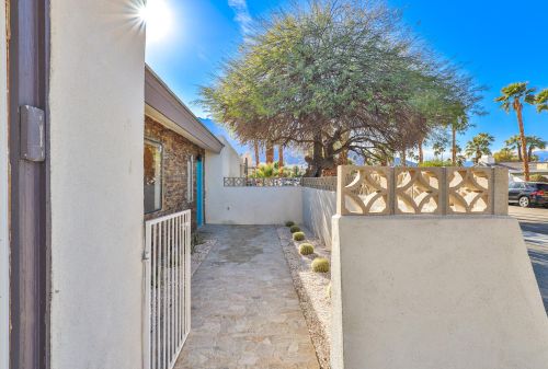 987 El Conquistador, Palm Springs, CA 92262-3248