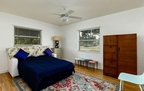 5933 15th Ave, Saint Petersburg FL  33707-3305 exterior