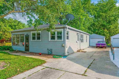 1348 Hastings St, Green Bay, WI 54301-2426