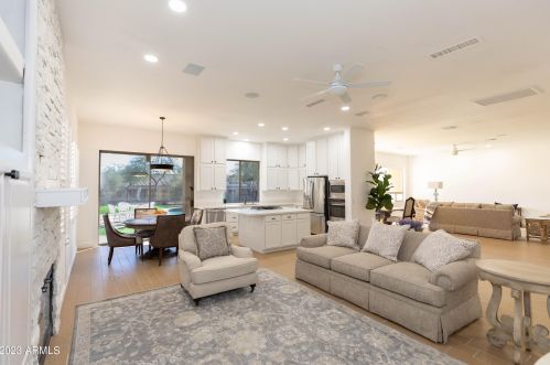22037 55th St, Phoenix AZ  85054-7151 exterior