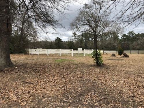 16581 Interstate 45, Conroe TX  77318 exterior