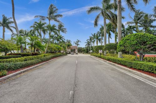 3868 Lake Tahoe Cir, West Palm Beach, FL 33409-7881