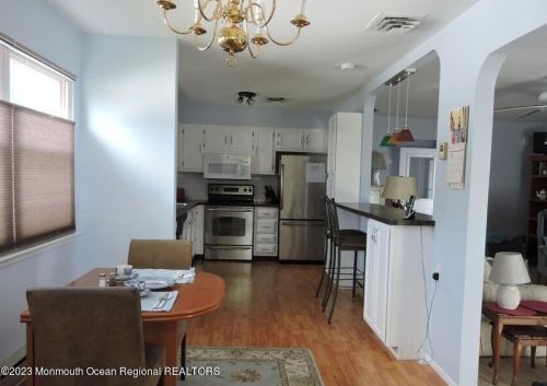 5 Phillips Rd, Bricktown, NJ 08724-2440