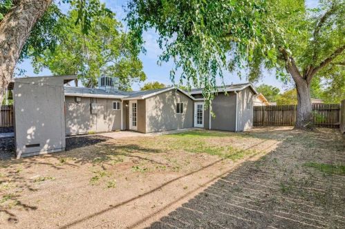 5633 Rosario Blvd, North Highlands CA  95660-4801 exterior