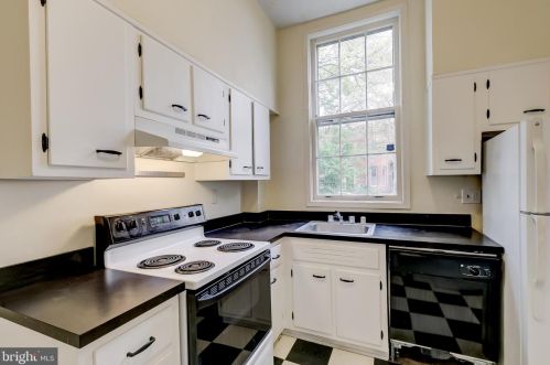 109 7 St, Washington DC  20003-1212 exterior