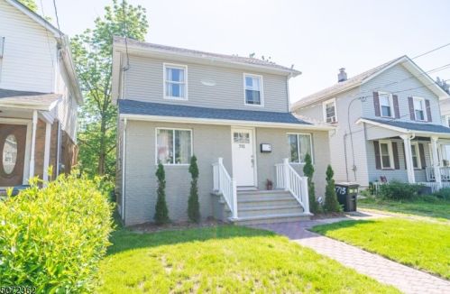 713 Spruce St, Roselle, NJ 07203-2133