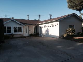 11543 206th St, Lakewood, CA 90715-1206