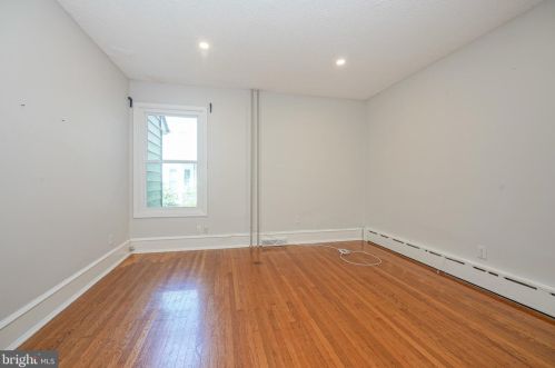 404 Maple Ave, Camden NJ  08109-2021 exterior