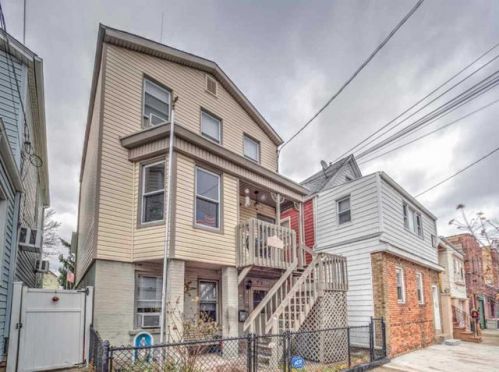 15 10th St, Bayonne, NJ 07002-2512