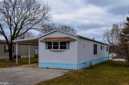 216 Blue Jay Dr, Red Lion, PA 17356-9593