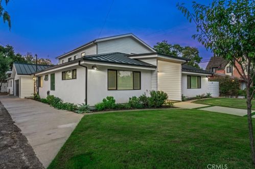 135 Roosevelt Rd, Long Beach, CA 90807-2608