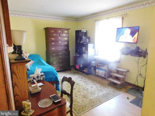 243 Lincoln Dr, Hanover PA 17331-4946 exterior