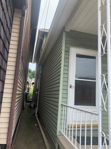 821 Mckean Ave, North Charleroi, PA 15022-2115