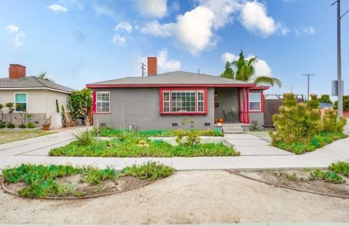 4685 Falcon Ave, Long Beach, CA 90807-1808