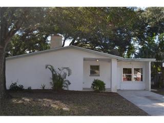 2952 Webley Dr, Largo, FL 33771-1842