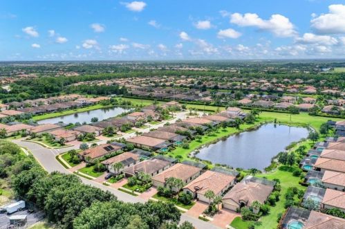 3686 Treasure Cove Cir, Naples, FL 34114-3983