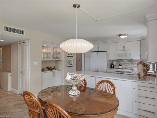 2265 Gulf Dr, Sanibel FL  33957-6122 exterior