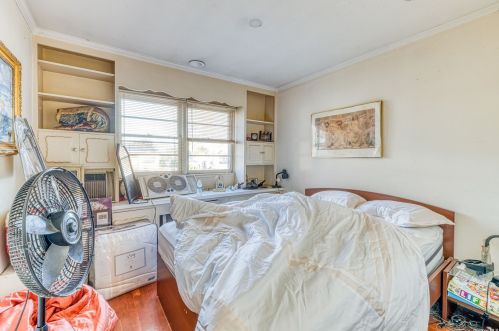 1 Greentree Cir, Westbury NY  11590-1510 exterior