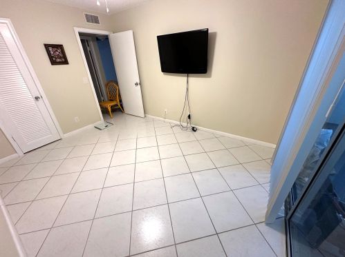 50 Kent D, West Palm Beach FL  33417-1707 exterior