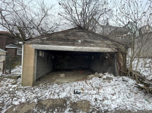 2206 Hawthorne Ave, Pittsburgh PA 15205-4520 exterior