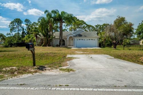 8231 Coconut Blvd, West Palm Beach, FL 33412-2295