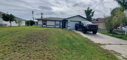 412 21st Ln, Cape Coral, FL 33990-4372