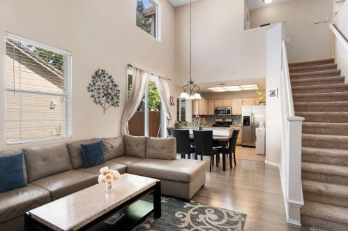 9449 Laguna Pointe Way, Elk Grove, CA 95758-4079