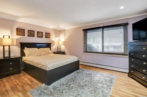 6 Hayuta Ct, Holtsville NY  11742-1206 exterior