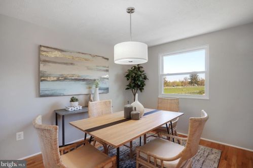 10624 Cavalcade St, Great Falls VA  22066-2427 exterior