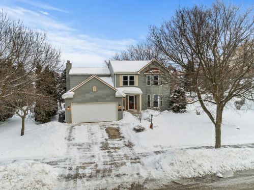 2337 Fox River Pkwy, Waukesha, WI 53189-7754