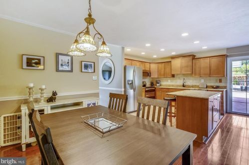 7827 Mulberry Bottom Ln, Springfield VA  22153-2314 exterior