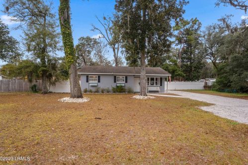 913 Belleview Cir, Beaufort, SC 29902-6916