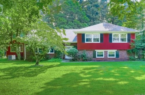 122 Spook Rock Rd, Airmont NY  10901-3008 exterior