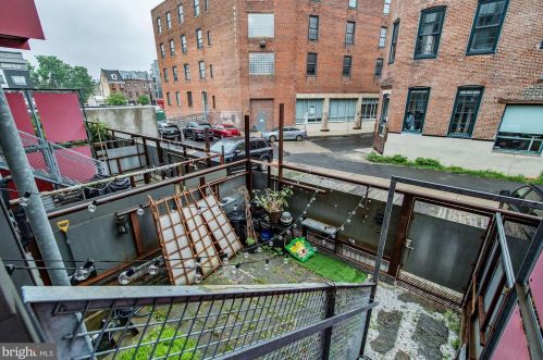 147 Laurel St, Philadelphia PA  19123-2315 exterior