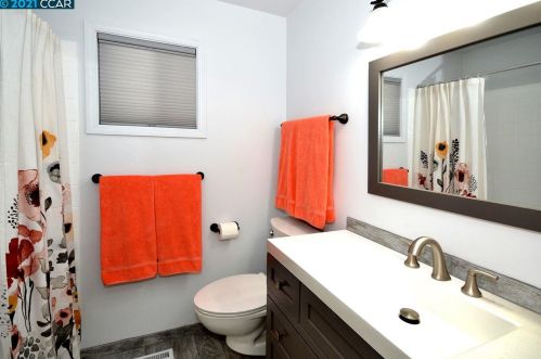 2480 Ln Canada Ct, Pinole CA exterior