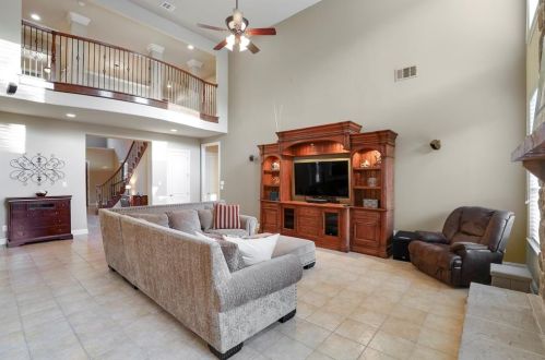 2209 Roadrunner Dr, Lewisville TX  75022-7885 exterior