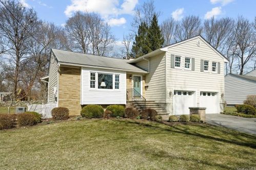 7 White Ter, Cornwall Hud, NY 12520-1119