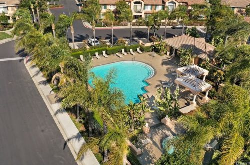 605 Solvay Aisle, Irvine CA  92606-0833 exterior