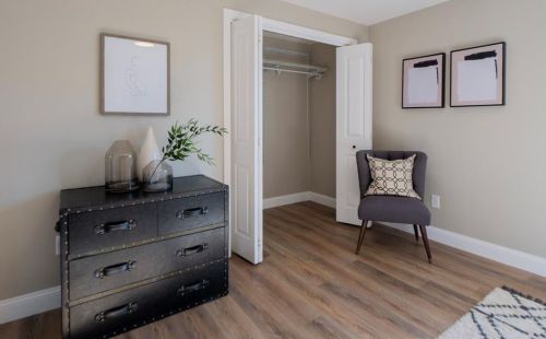 476 Grn End Ave, Middletown RI 02842-5626 exterior