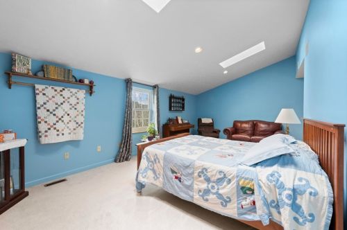 37 Elena Ave, New Kensington PA  15068-9749 exterior