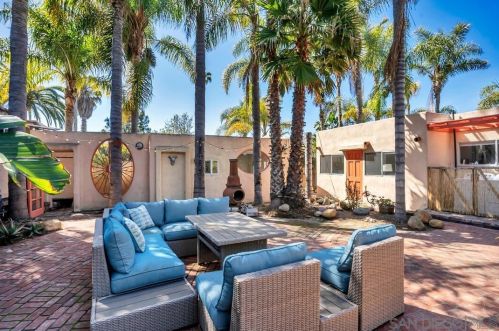 232 Rios Ave, Solana Beach CA  92075-1240 exterior