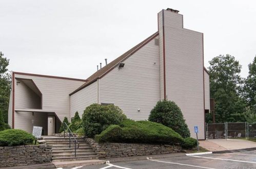 572 Cypress Rd, Hartford CT  06111-5621 exterior