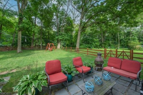 36 Riverside Dr, Parsippany NJ  07834-2133 exterior