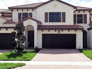 7814 Bristol Cir, Naples FL  34120 exterior