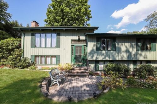 7 White Oak Dr, Southington, CT 06489-3835