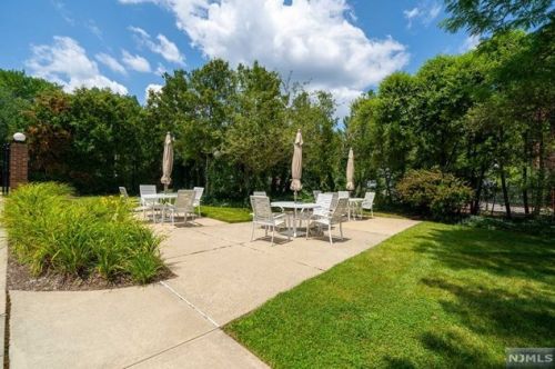 9 Lawrence Ct, Teaneck NJ  07666-6489 exterior