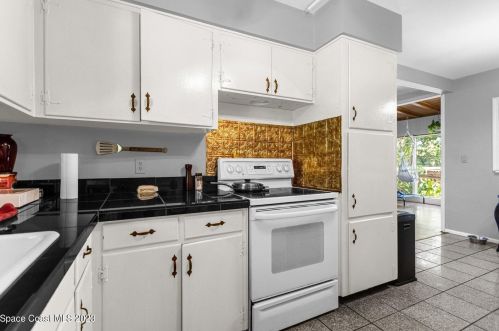 3706 Sutton Dr, Orlando FL  32810-2337 exterior